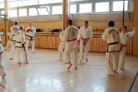 048