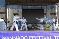 049